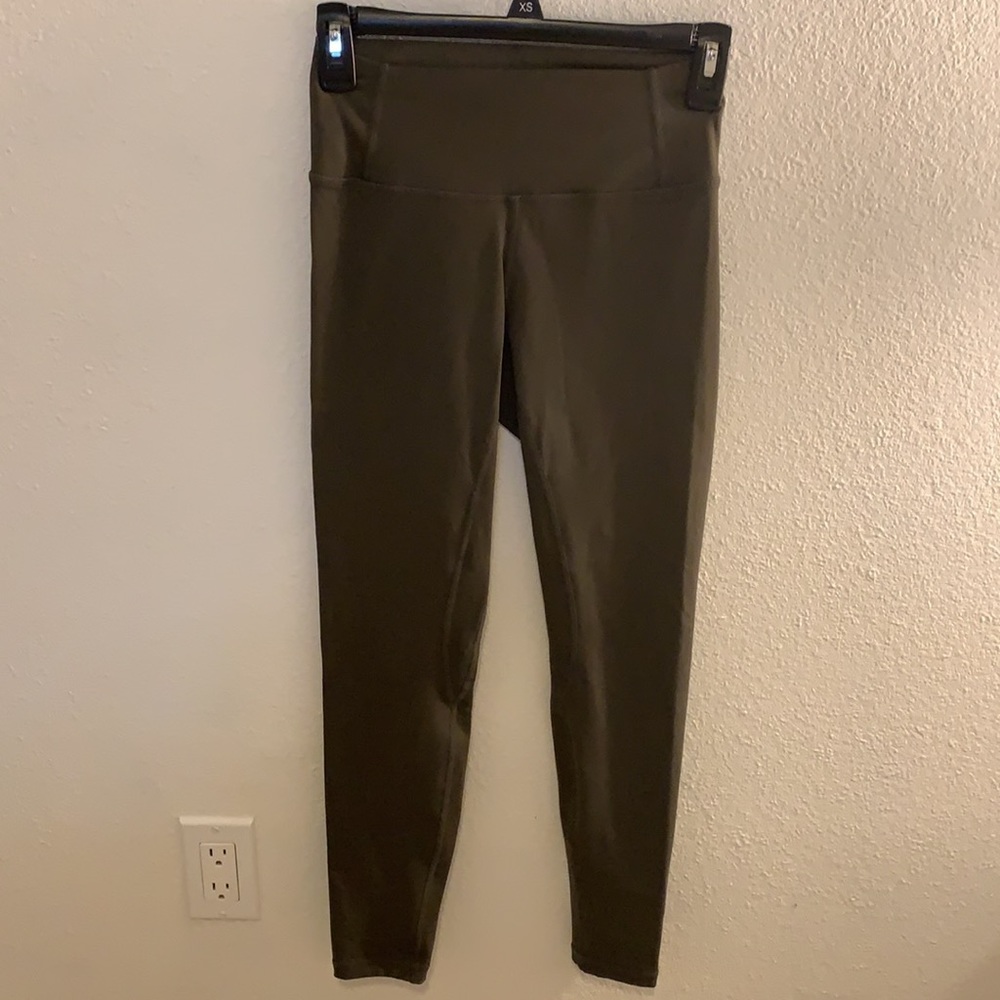 Dark green workout set in great condition! Only worn 2 times! Size small. - Picture 3 of 5